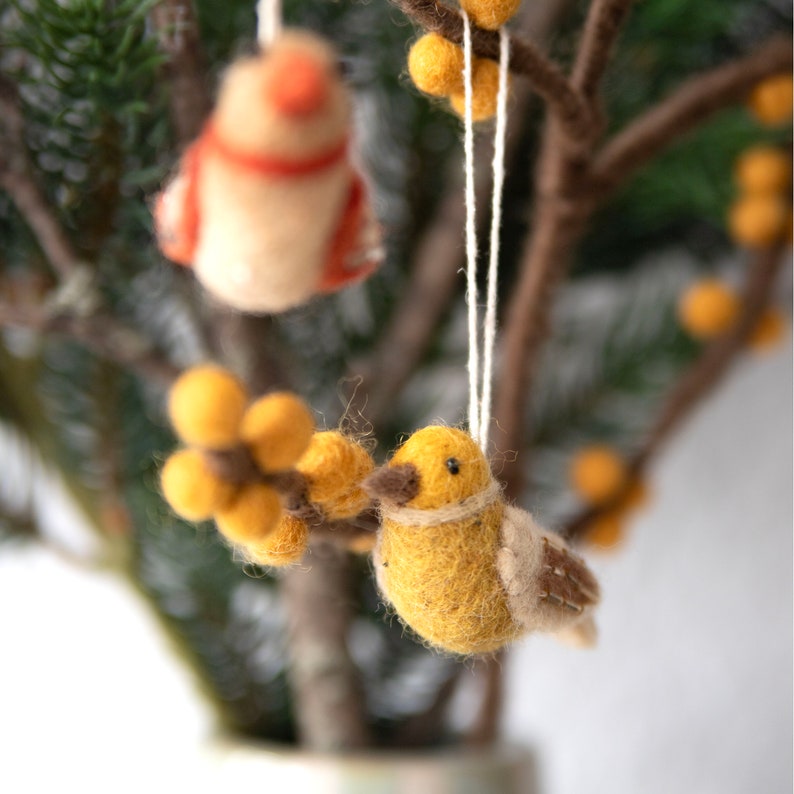 Set of 3 felt birds embroidered with beads hand-felted // image 4