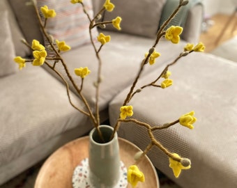 handgefilzter Blütenzweig // Forsythien, Glockenblume, Ostern, Frühling // Alternative zu Trockenblumen // z.B. für Blumenstrauß, Dekozweig