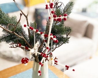 Wintery berry branch with red berries, hand-felted // bouquet, sustainable floral decoration // Christmas, autumn, winter