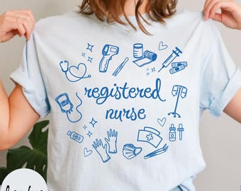 Camiseta con garabatos de enfermeras registradas en colores cómodos, linda camiseta de enfermera registrada, camiseta de enfermería para enfermeras, regalo de graduación de enfermeras registradas, regalos para enfermeras registradas