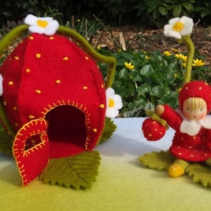 Strawberry child with strawberry house PDF pattern Dutch and German