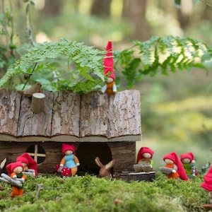 Five mini gnomes PDF pattern Dutch and German