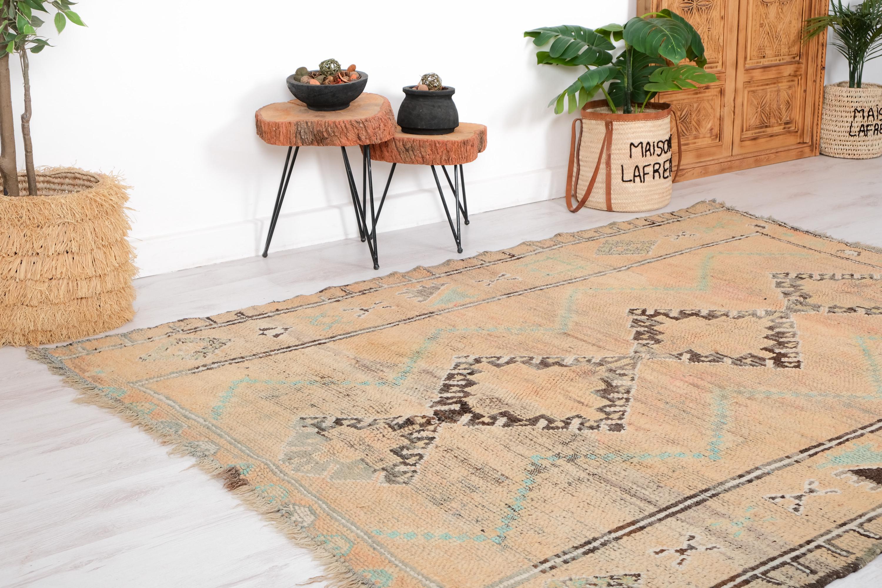 ヴィンテージモロッコラグ、ピンクベニ・ムギルドラグ、6 x 8フィート