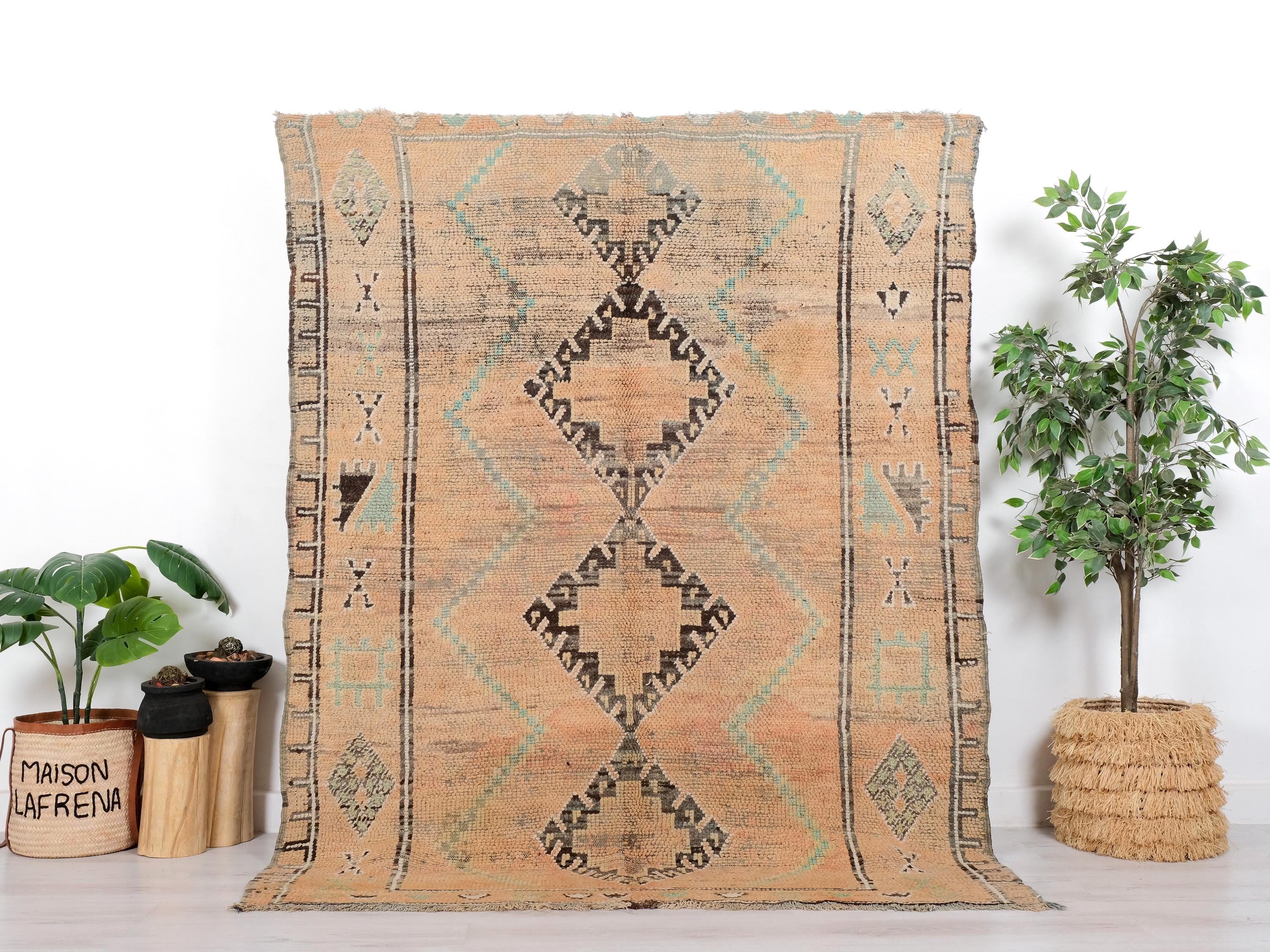 ヴィンテージモロッコラグ、ピンクベニ・ムギルドラグ、6 x 8フィート