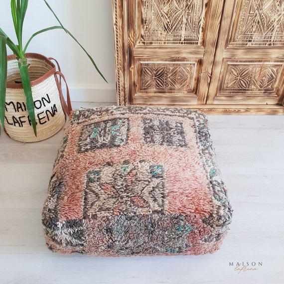 モロッコ　ヴィンテージ　プフ&クッション セット レッドキリムプーフ、モロッコヴィンテージプーフ、フロア