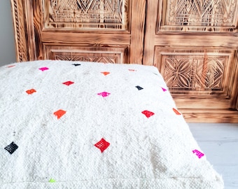 白いモロッコキリムのプーフ、モロッコのフロアクッション - Etsy 日本