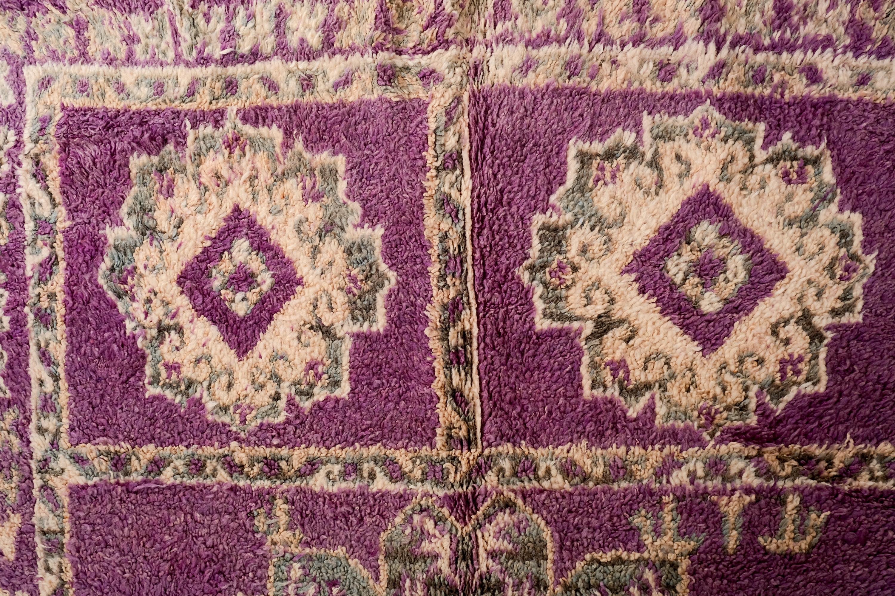 ヴィンテージ モロッコ ラグ、パープル ブジャード ラグ、6 x 9