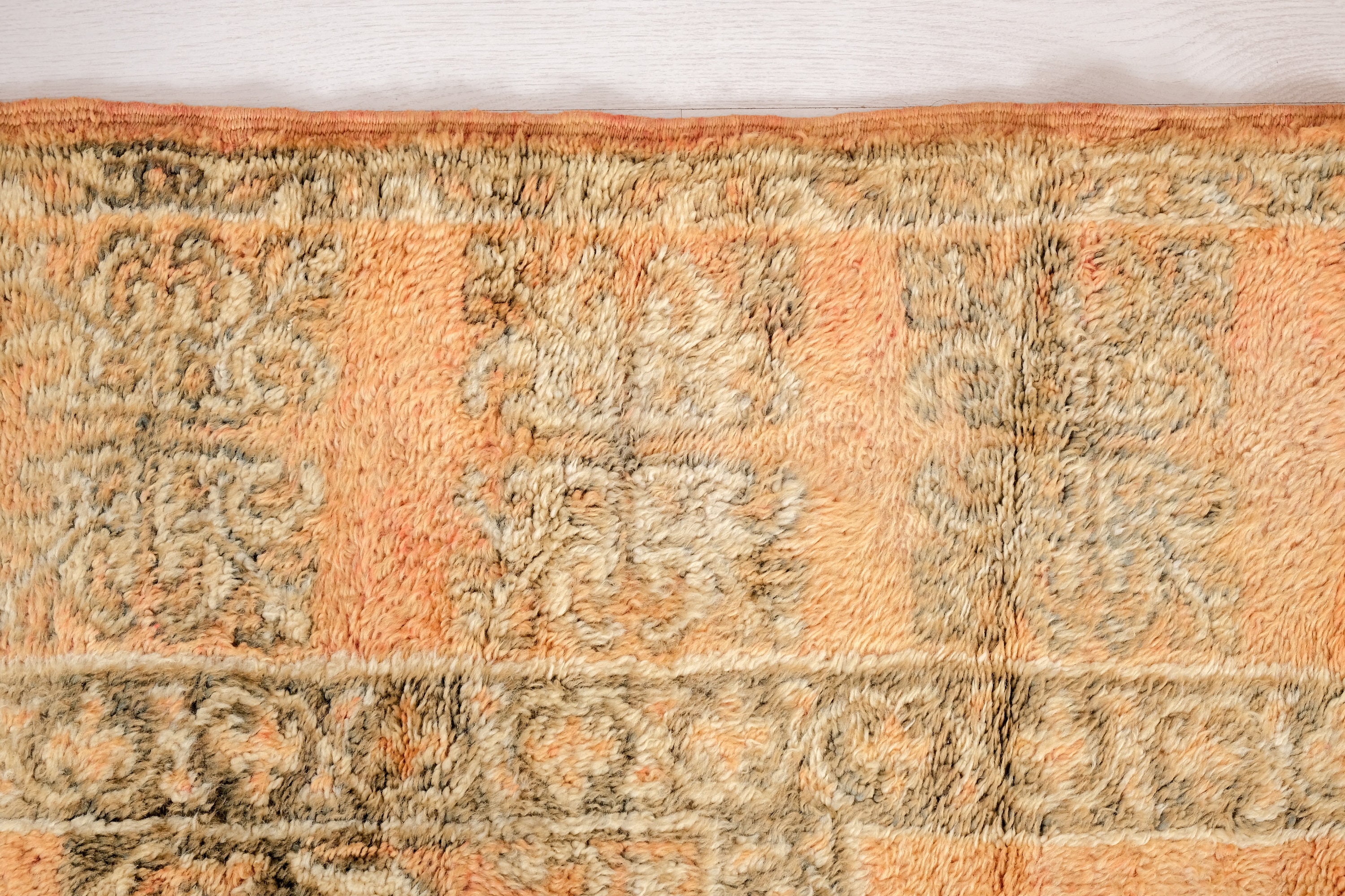 【ぶっ飛びSALE】モロッコラグ ヴィンテージ ブジャドラグ 超希少 モロッコラグ「BOUJADブジャド」ヴィンテージRBJ002アプリコット