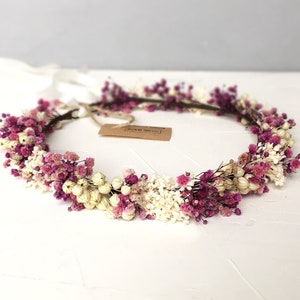 Corona di fiori lilla in stile gypsophila: ghirlanda rustica da matrimonio in stile boho
