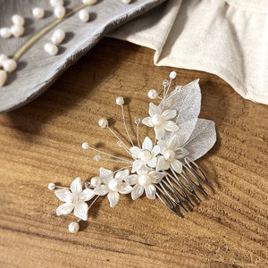 Pearl Hair comb, Bridal hair comb, pearl comb, Flower pearl comb, Bridal flower comb, Pearl bridal hair, Hair accessories