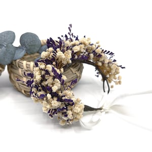 Handmade Dried Baby&#39;s Breath Corsage Bracelet: Purple Floral Bridesmaid Wristlet