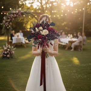 what color bouquet with red dress Red and White Bouquets With Red Dresses