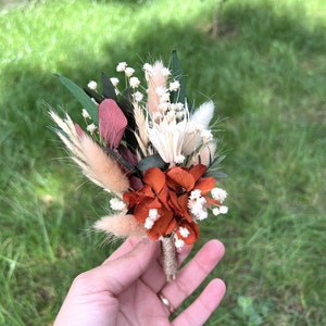 Burnt Orange dried flower boutonniere, Flower Buttonhole, Groomsman boutonniere gift, Rustic wedding, Preserved flower Groom boutonniere