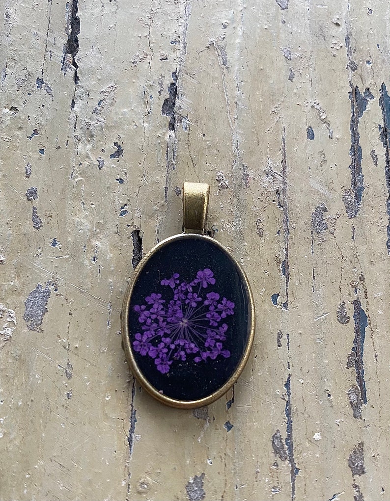 Medallionchain with real flower