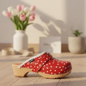 Dina Clogs rot mit weißen Punkten Schwedische Clogs mit Lederkappe