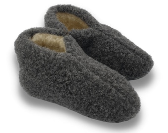 Hausschuhe aus 100 % Schafwolle mit Ledersohle. schön warm und luftig. Grau