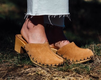 Dina heels beige clogs suede top