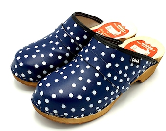 Dina Clogs blau mit weißen Punkten, schwedische Clogs mit Lederhaube