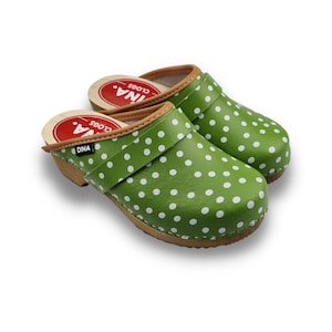 Dina clogs Green with white dot Swedish clogs with leather hood