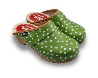 Dina clogs Green with white dot Swedish clogs with leather hood