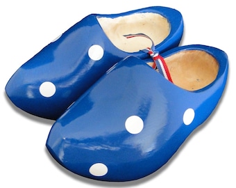 Traditional clogs blue dots. Available in all sizes. Made in the Netherlands