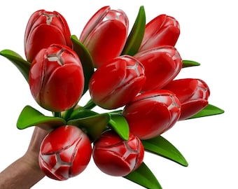 Boeket met rode houten tulpen (10, 20 of 30 tulpen in mix van kleuren)