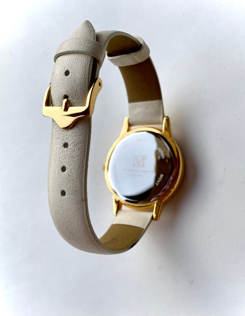 Decorative Round Face MET Watch image 4
