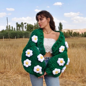 Handmade Green Daisy Knit Cardigan, Chunky Oversized Floral Knitwear, 100% Merino Wool, Winter Cottagecore Sweater, Valentine’s Day Gift