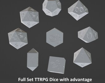 Può includere: Un set completo di dadi da gioco di ruolo da tavolo argentati, che include un d2, d4, d6, d8, d10, d%, d12 e d20. I dadi hanno un design stilizzato.