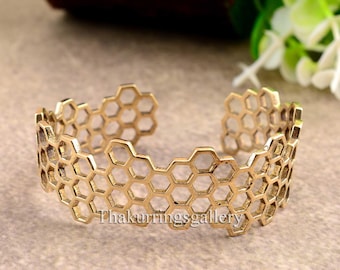 t*o様 HANEYCOMB BANGLE cthy t*o様 HANEYCOMB BANGLE cthy Honey Comb Bangle – The Bohemian Store