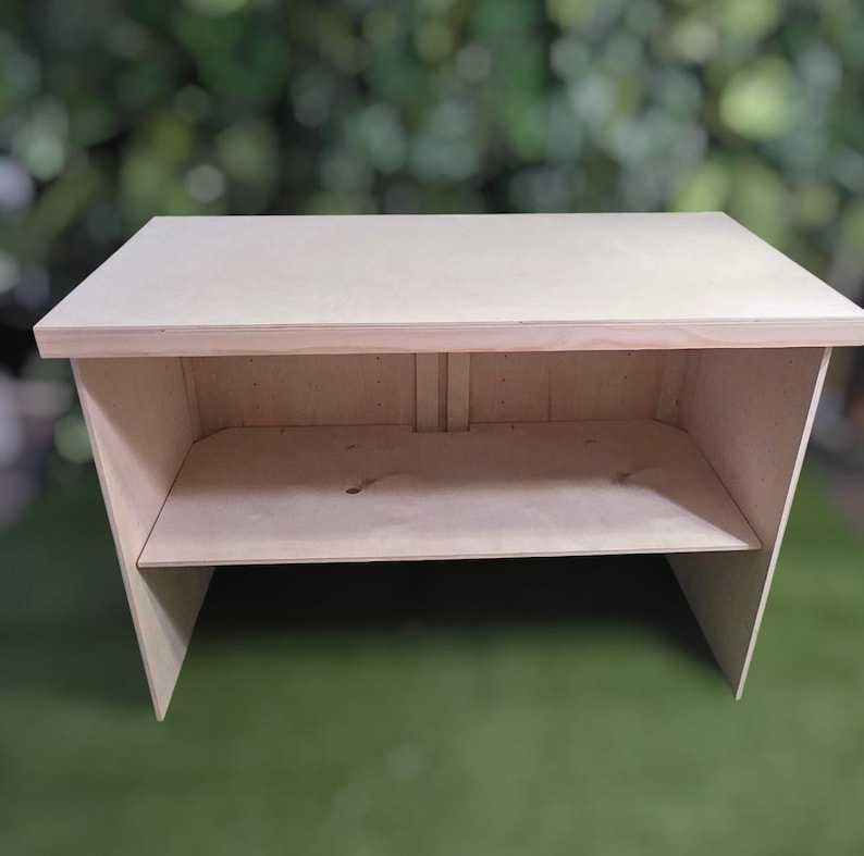 adjustable shelf included!