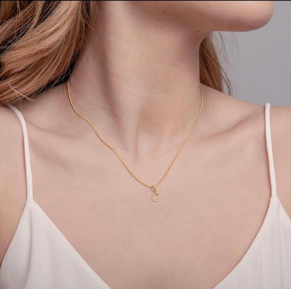 Echo Gold 'I' Initial Necklace – Emily Mortimer Jewellery