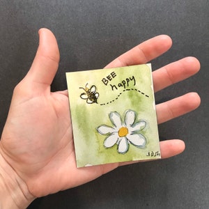 Bij gelukkige magneet | Aquarel schilderij bij en bloem | Bemoedigend, creatief cadeau