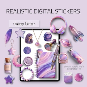 Könnte beinhalten: Eine Sammlung digitaler Sticker mit Galaxiethema. Enthält Notizbuch, Kopfhörer, Rakete, Planet, Astronautenhelm, Stift und weiteres Zubehör in Lila, Rosa und Blau. Der Text "REALISTIC DIGITAL STICKERS" und "Galaxy Glitter" ist sichtbar.