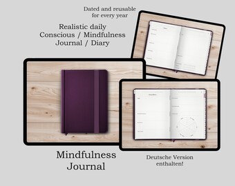 Könnte beinhalten: Ein purpurfarbenes, ledergebundenes Tagebuch mit dem Text "Mindfulness Journal" auf dem vorderen Umschlag. Das Tagebuch ist auf einer leeren Seite mit einem Rastermuster und einem Kreisdiagramm auf der rechten Seite geöffnet. Der Text "Deutsche Version enthalten!" ist in der unteren rechten Ecke der Seite gedruckt.