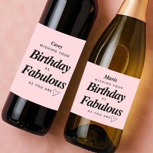 Etichetta per vino di compleanno personalizzata con nome / Etichetta adesiva per champagne di compleanno favoloso BFF Compleanno Migliore Amica Sorella 21° 50° 60° Regalo di compleanno