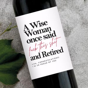 Étiquette de vin personnalisée pour cadeau de retraite | La femme sage a pris sa retraite, félicitations, cadeau de retraite amusant, cadeau d'un collègue quittant le travail