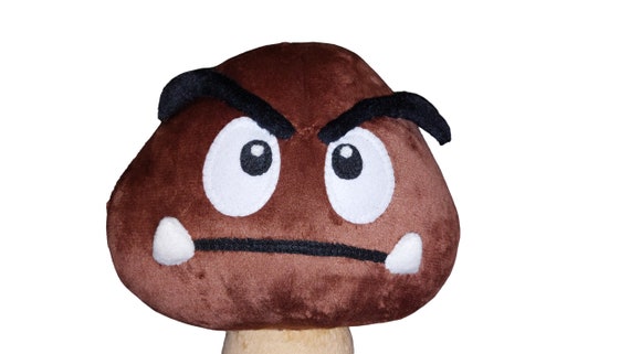Goomba ぬいぐるみとキノコ型オブジェ Goomba ぬいぐるみとキノコ型オブジェ