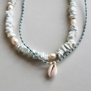 Collana di conchiglie Puka: perle d&#39;acqua dolce, girocollo in stile spiaggia