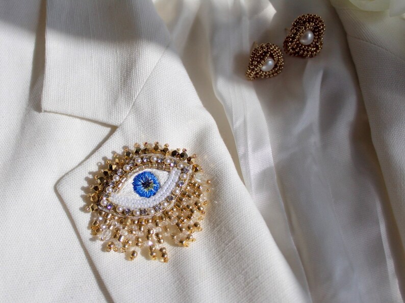 Evil eye handmade embroidered brooch, protection brooch, beaded eye brooch, gold color evil eye, crystal embroidered pin, amulet brooch image 4