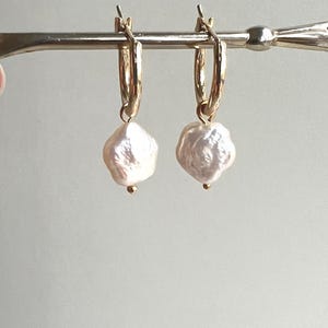 Flower  shaped pearls. Gold plated and gold filled hoops are sold separately.