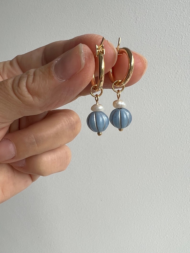 Glass ball with small pearl. All charms coming with 5mm connection ring. Please let me  know if you need smaller or bigger ring.