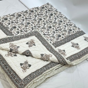 Handmade Floral Block Print Cotton Quilt: Jaipuri Design, Queen Size