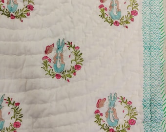 Handgemaakte Indiase katoenen babydeken - wiegquilt met konijnprint - kraamcadeau