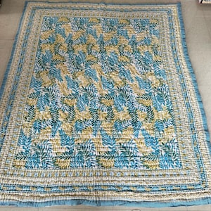Jaipuri Block Print Cotton Quilt: Reversible Floral Bedspread