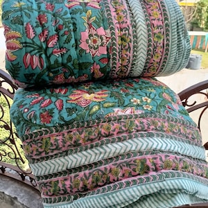 Nieuw katoenen dekbedovertrek met veelkleurige bloemenblokprint, jaipuri, omkeerbaar bedrukt razai, handgemaakte katoenen quilt, jaipuri razai, boho-spreien