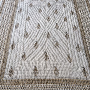 Handmade Jaipuri Block Print Cotton Quilt: Reversible Floral Blanket