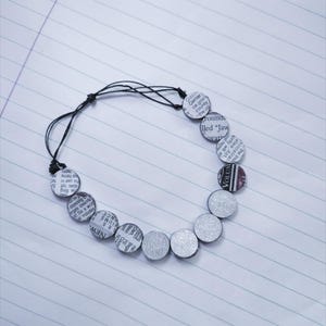Braccialetto di perline - Bracciale collage San Bernardino City News - Perline di carta - glitter