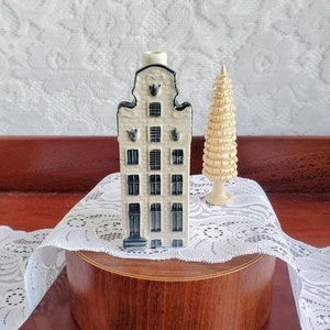 KLM House #56 Airlines -Bols Distilleries Delft Blue -Herengracht 64, Amsterdam - Un commerçant a acheté un terrain pour cette maison en 1614- Vide/Douane