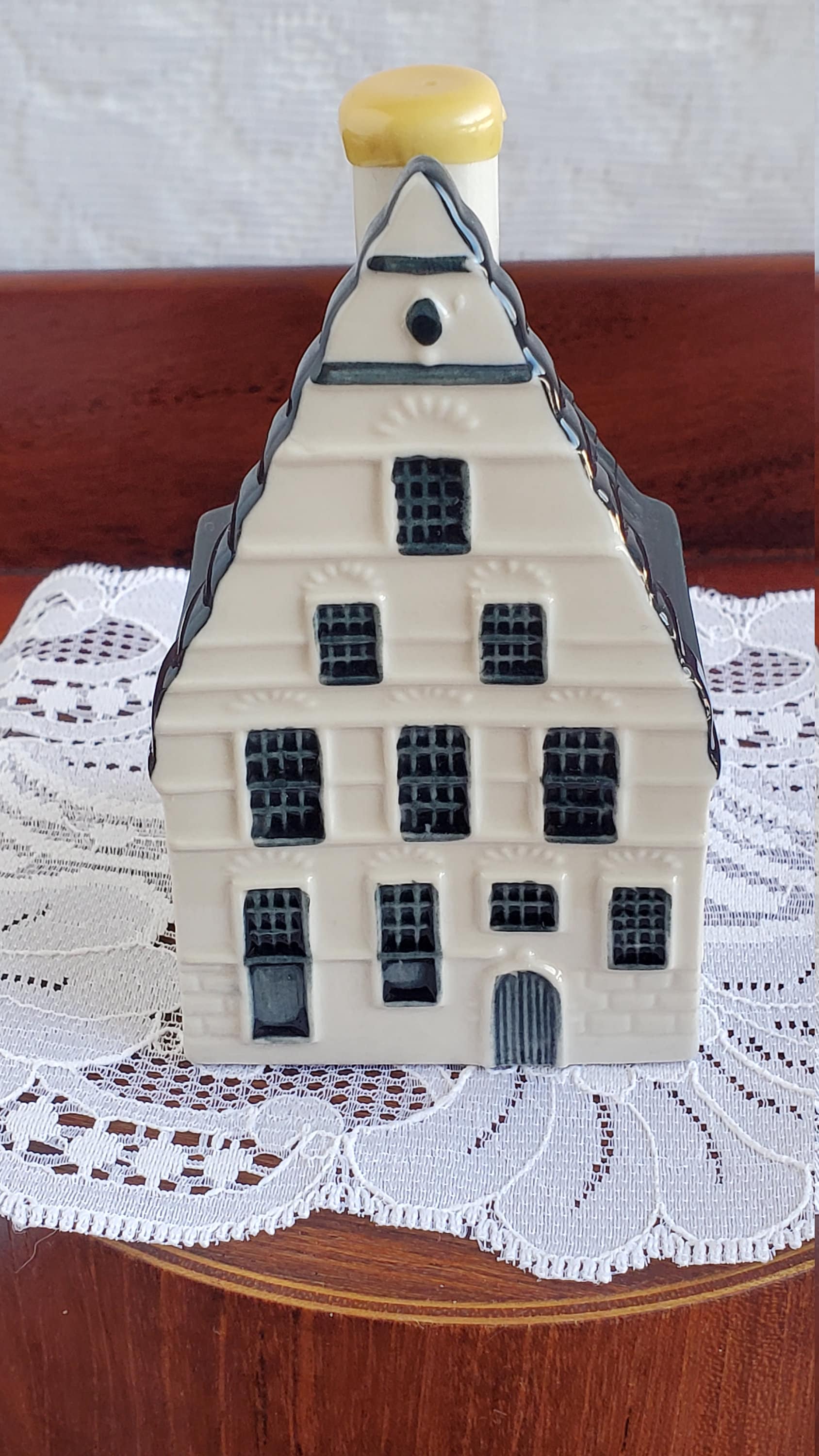 KLM House #35 Oude Delft 39, Delft -airlines Bols Blue Delft